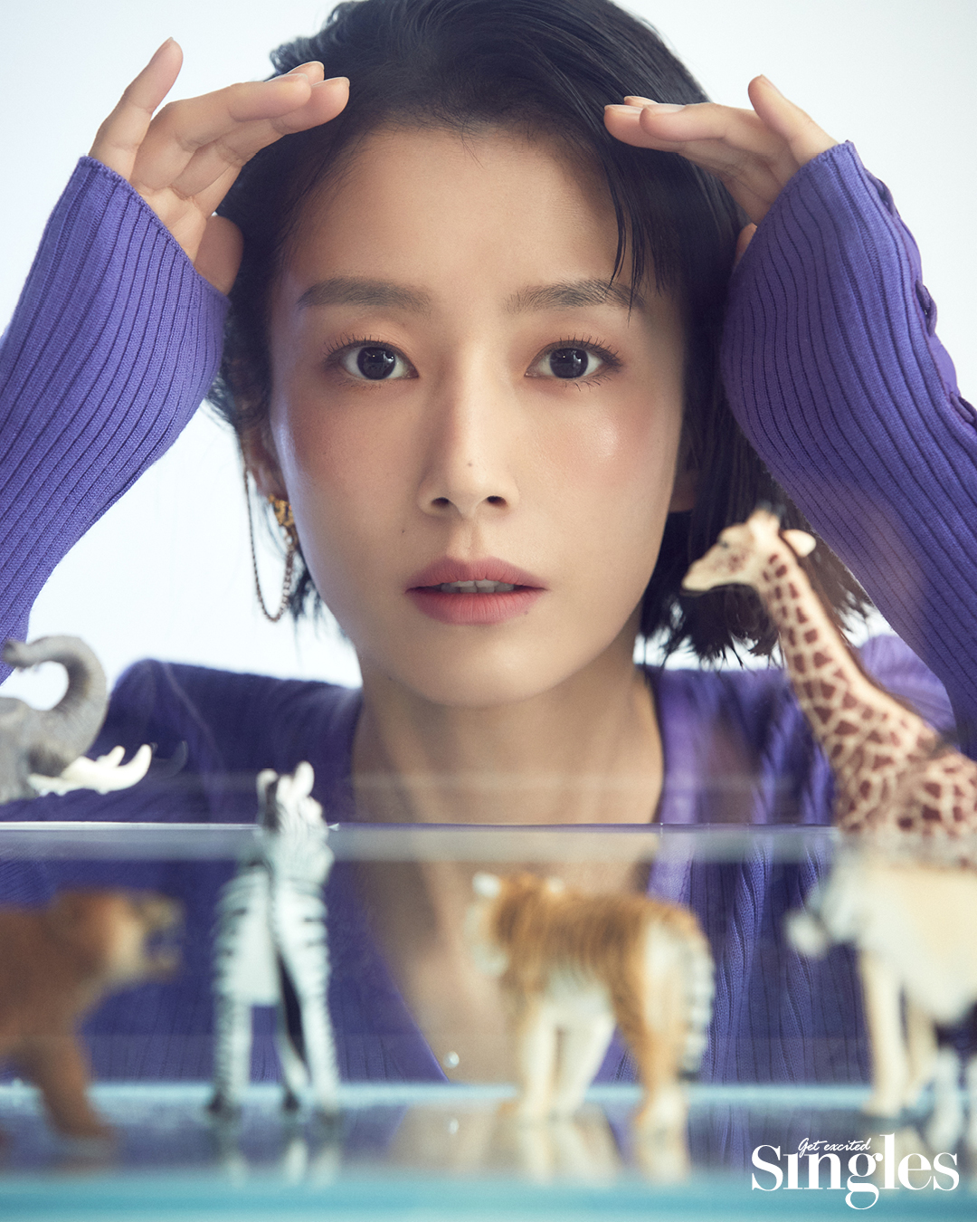 곽선영이 모스키노를 착용하고 촬영한 싱글즈 화보